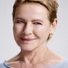 Dianne Wiest as Aunt Jet
