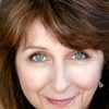 Pauline Little as Leslie Barnett