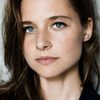 Svenja Jung as Sarah