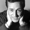 Enrique Ávila as Villager