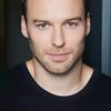Peter Mooney as Damon Hadley
