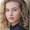 Eloise Lushina as Amy