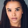 Zoë Robins as Oona Apteao