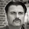 Mem Ferda as Hakan