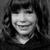 Ainet Jounou as Teresa niña