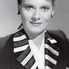 Stephanie Bachelor as Elaine