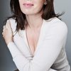 Eve Macklin as Ella
