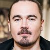 Oleh Mykhailiuta as Uncle Leo (voice)