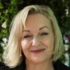 Christine Tremarco as Kate, Cafe Proprietor
