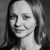 Anna Åström as Karin