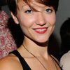 Gretchen Lodge as Dory