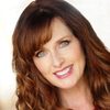 Ginger Gilmartin as Elizabeth