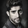 Alberto Ferreiro as Voz patio