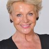Gisela Kovach as Suzanna