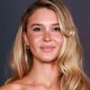 Isabel May as Zoe Hull