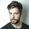 Edoardo Purgatori as Radio Operator (voice)