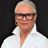 Yolanda Gaskins as Female Reporter