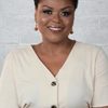 Carla Cristina Cardoso as Valeska