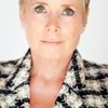 Linda E. Smith as Liz