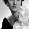Diana Wynyard as Bella Mallen