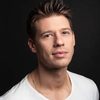 Constantine Rousouli as Theo