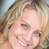 Eileen Grubba as Veronica Davis