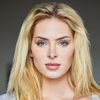 Saxon Sharbino as Young Julia