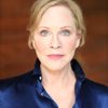 Jo-Ann Robinson as Old Woman