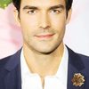Peter Porte as Devin
