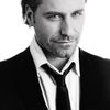 Frederik Brom as Hugo