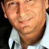 Roberto Montesinos as Hugo Chavez