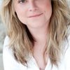 Cindy Jackson as Paramedic