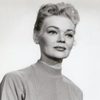 Lyn Thomas as Girl on Beach (uncredited)