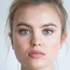 Zandi Holup as Teenage Girl Customer