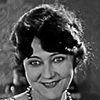 Charlotte Mineau as Edna's Friend (uncredited)