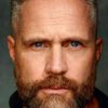 Spencer Collings as Carter Harris