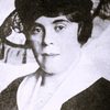 Dorothy Vernon as Townswoman