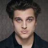 Jonas Dassler as Martin