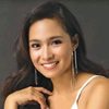Elora Españo as Mia