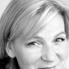 Caroline Guthrie as Gloria