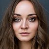 Laura Bilgeri as Annie