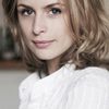 Jeanne Bournaud as Linda