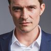 Orlando Bloom as Shy