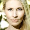Sofia Eng as Anita
