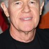 Mike Farrell as Houston Engineer (uncredited)