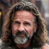 Mike Wolfe as Huntsman
