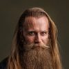 Thor Rosland as Doktor