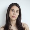 Rebecca Applebaum as Holly
