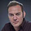 Laurence Saunders as Les Jarvis / Greg Lupeen