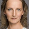 Norma Sheahan as Lindy Masters